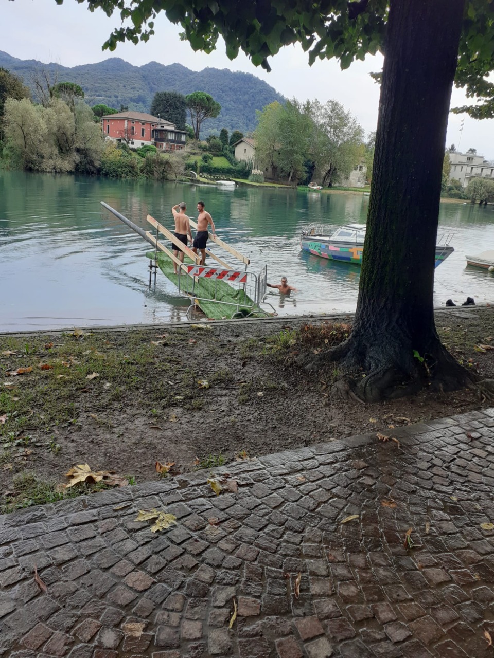 Festa di Brivio annullata per la tragedia, ma c’è chi se ne infischia… IL VIDEO