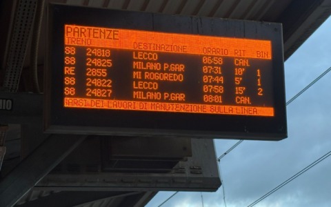 Treni in ritardo, ennesima mattinata di delirio per i pendolari