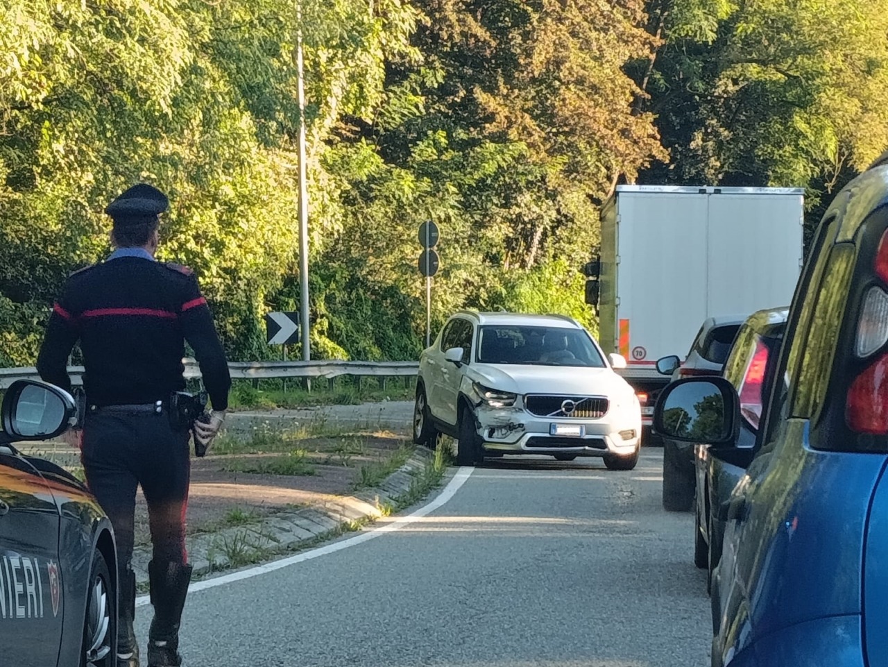 Incidente lungo la provinciale, traffico in tilt