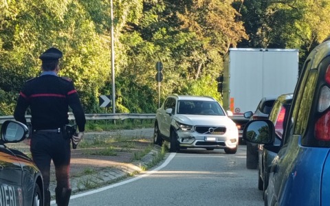 Incidente lungo la provinciale, traffico in tilt