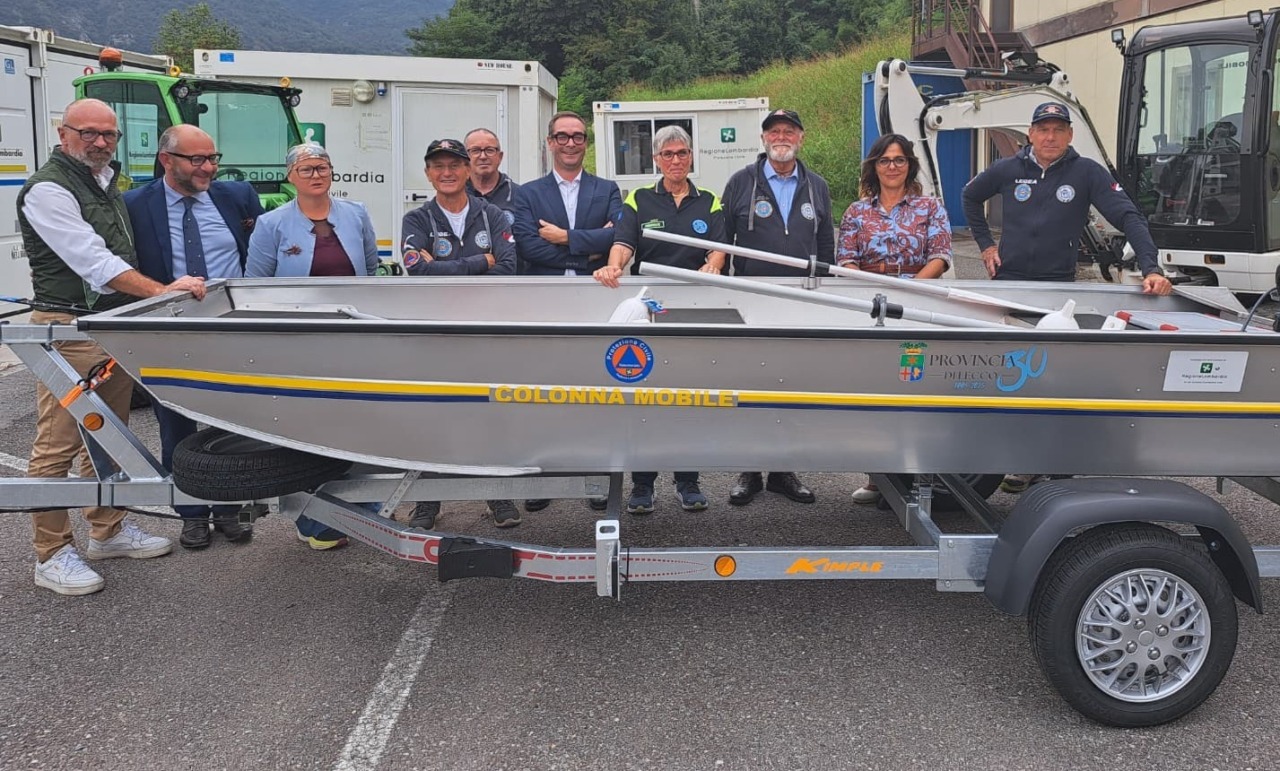 Un nuovo super-natante per la Protezione civile lecchese: “Pronti ad affrontare ogni emergenza”