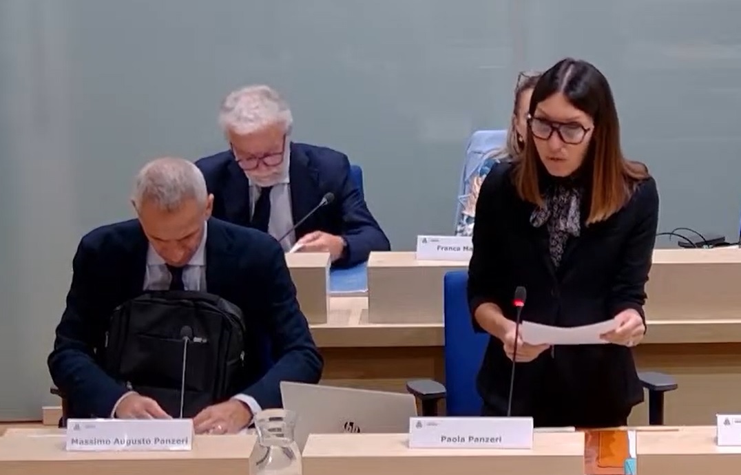 Un minuto di silenzio per Charlie Kirk in Consiglio comunale