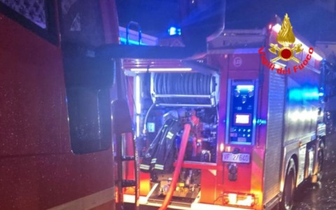 Incendio a Villa d’Adda: in fiamme il tetto di un’abitazione