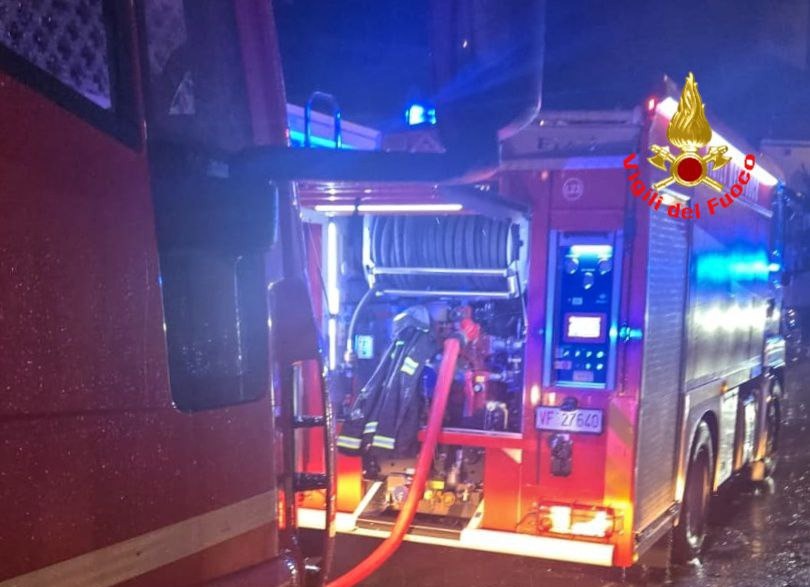 Incendio a Villa d’Adda: in fiamme il tetto di un’abitazione