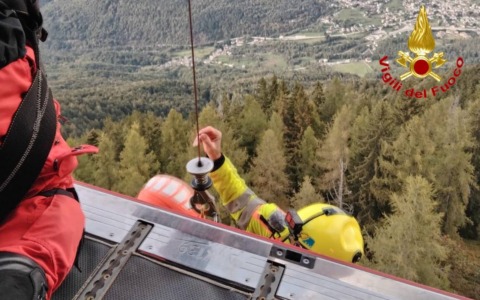 Cercatore di funghi rischia la vita