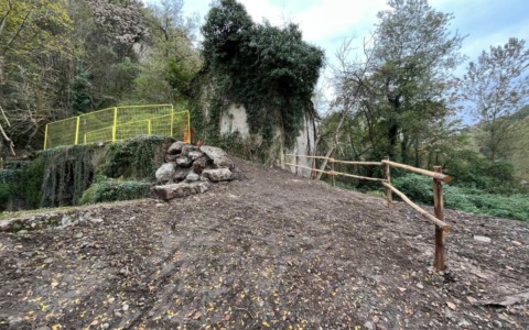 Pronta la passerella per superare la frana sull’alzaia