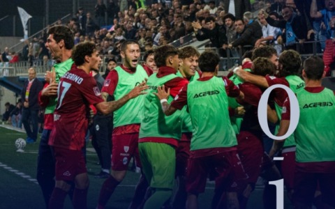 I blucelesti vicino contro AlbinoLeffe. Due tifosi lecchesi cadono dagli spalti