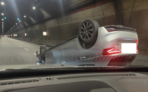 Schianto nel tunnel del Barro: due feriti e traffico in tilt sulla Strada Statale 36