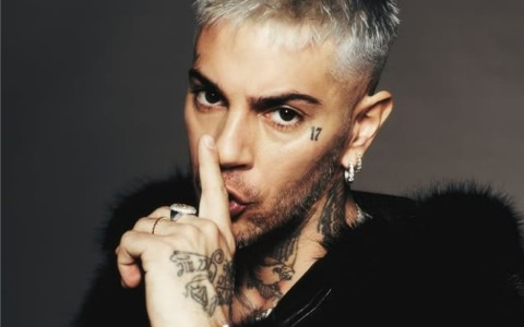 Emis Killa fa una donazione per una bimba malata, ma è una truffa: lui denuncia e scoppia la polemica