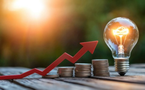 Caro-Energia: la Lombardia bandiera nera in Europa, Milano brucia più di 65 milioni (e si fermano gli investimenti green)