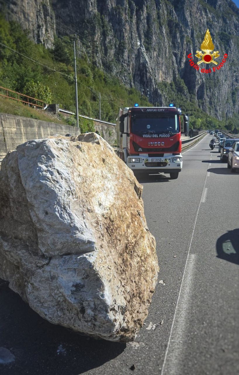 Statale 36: dopo la caduta massi, riaperta la corsia verso Sondrio