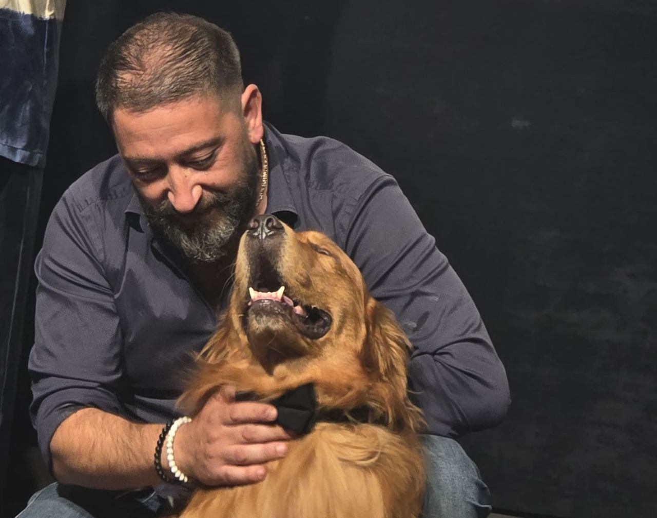 Cieco dalla nascita, il golden retriever Enzo protagonista di un corto