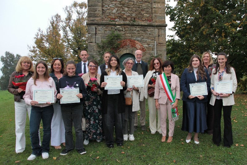 Premiati al Campanone della Brianza gli studenti meritevoli del paese, ma è polemica