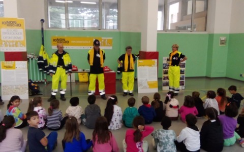 La tute giallo-blu a scuola per la Settimana nazionale della Protezione civile