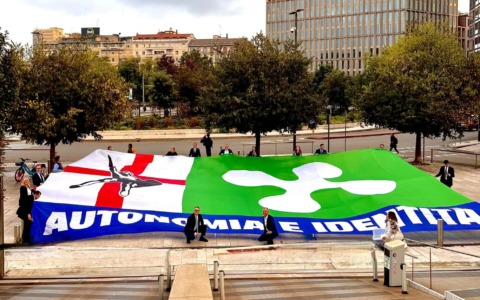 Autonomia, flash mob della Lega al Pirellone