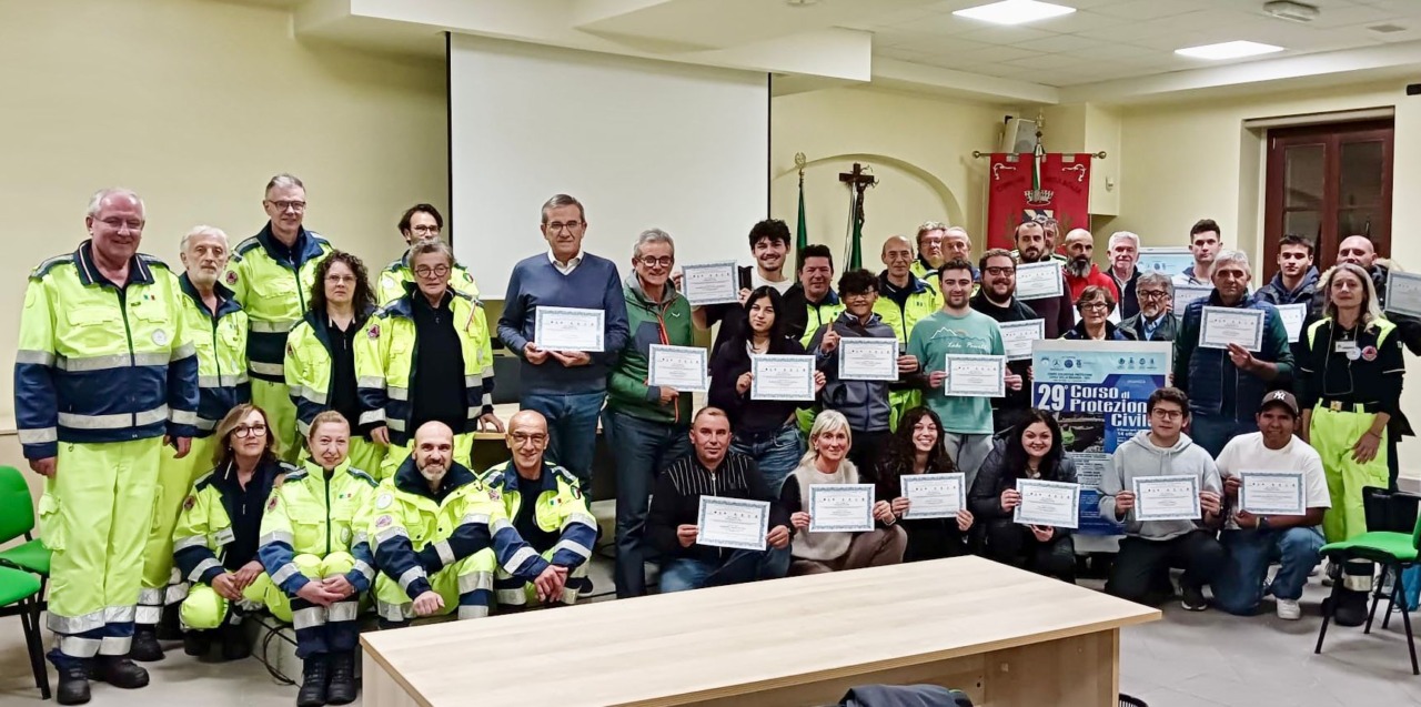 Missaglia, un successo il corso di Protezione civile: attestato consegnato a 25 cittadini