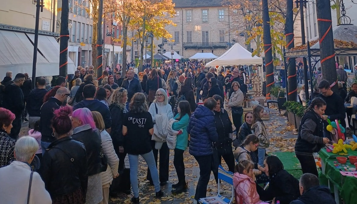 Festa d’autunno è un successo, pienone in centro a Merate