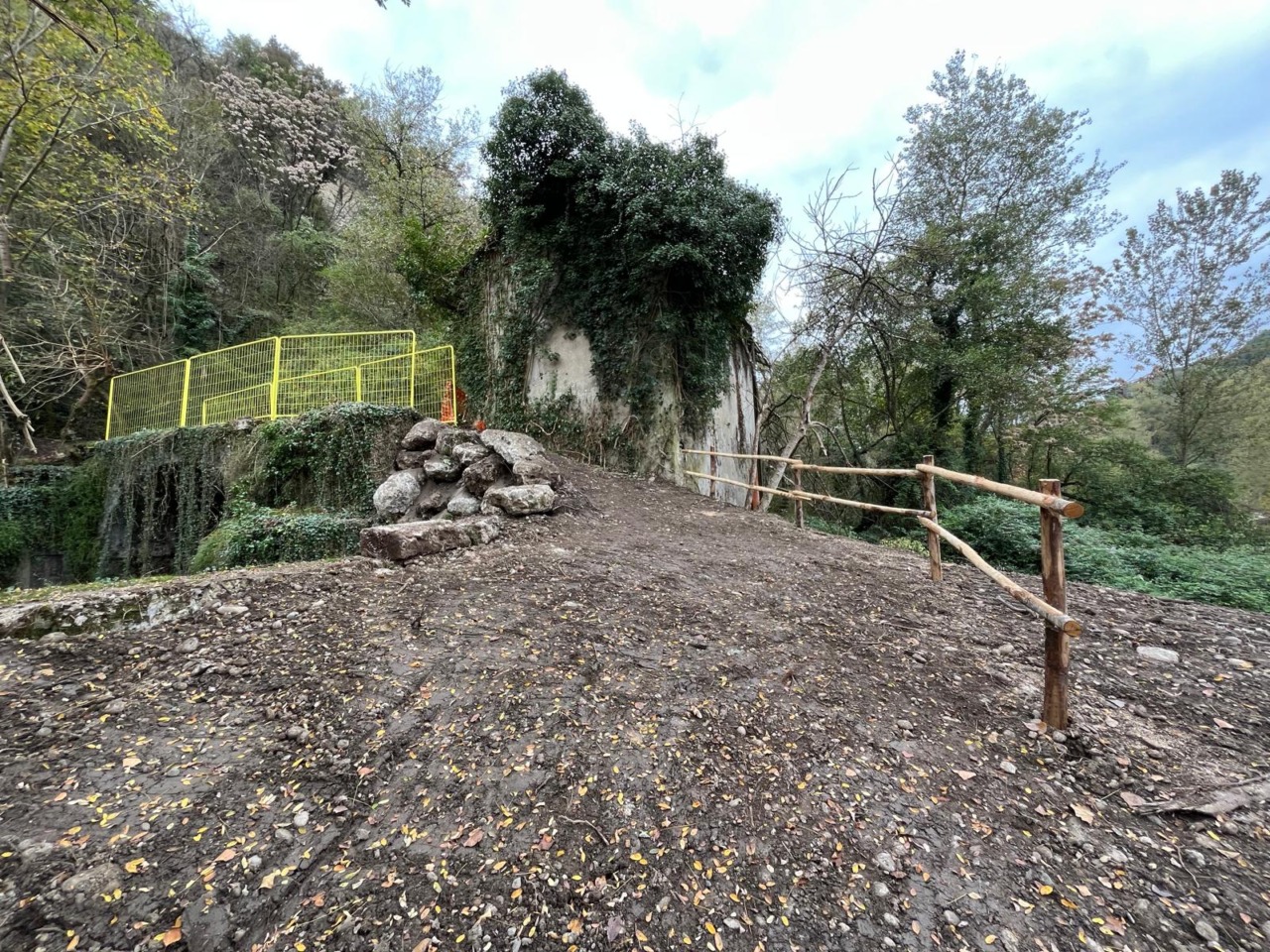 Frana lungo l’Adda, la passarella promessa non è stata aperta