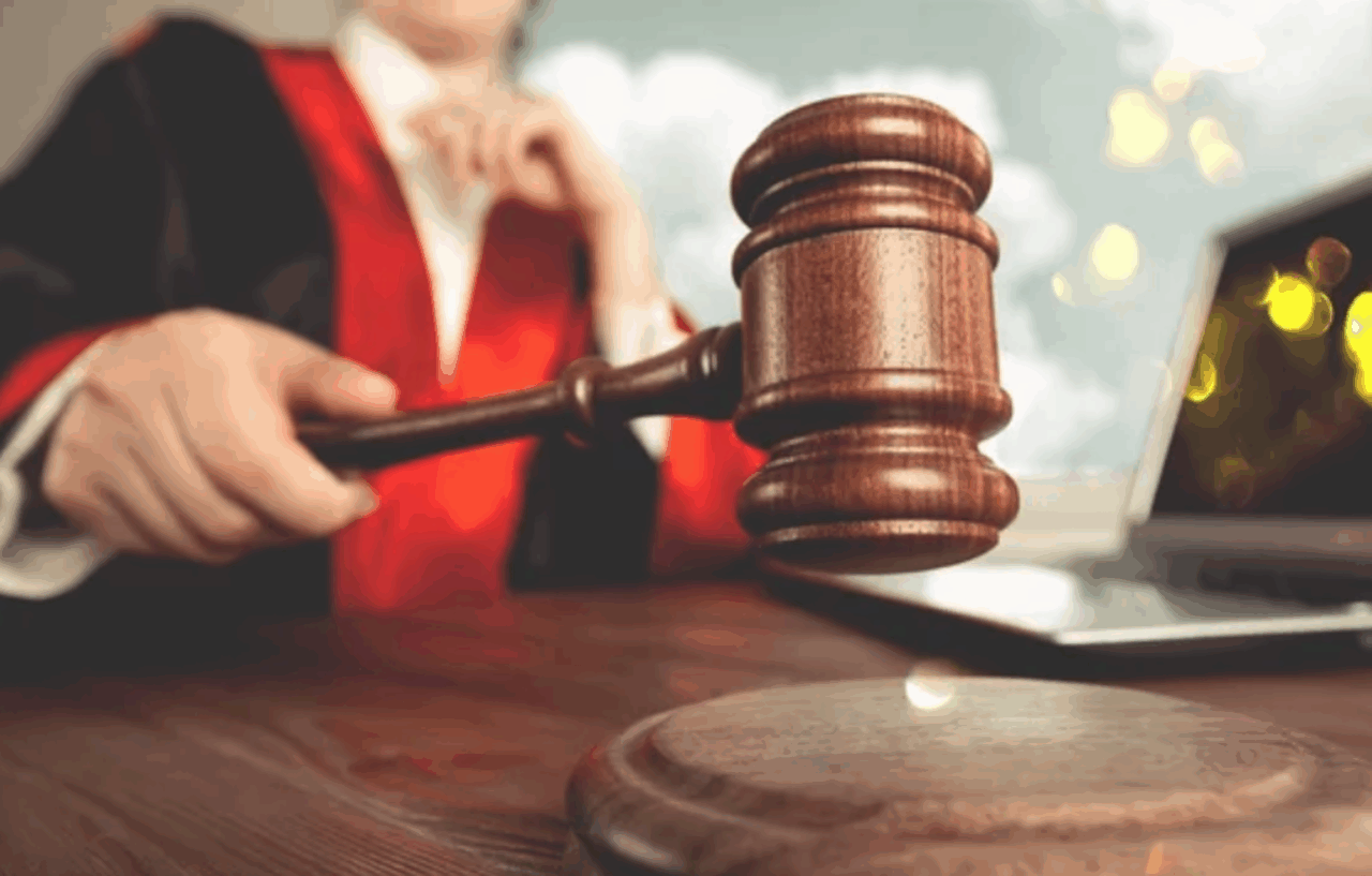 Ricattata per un video hard: condannati a nove anni di carcere i responsabili