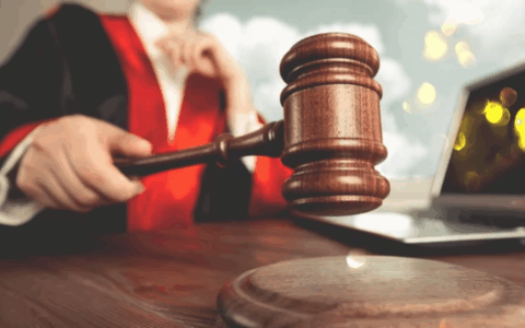 Ricattata per un video hard: condannati a nove anni di carcere i responsabili