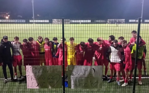 Ferito nell’incidente in moto, il sostegno dei compagni: “Siamo tutti con te!”