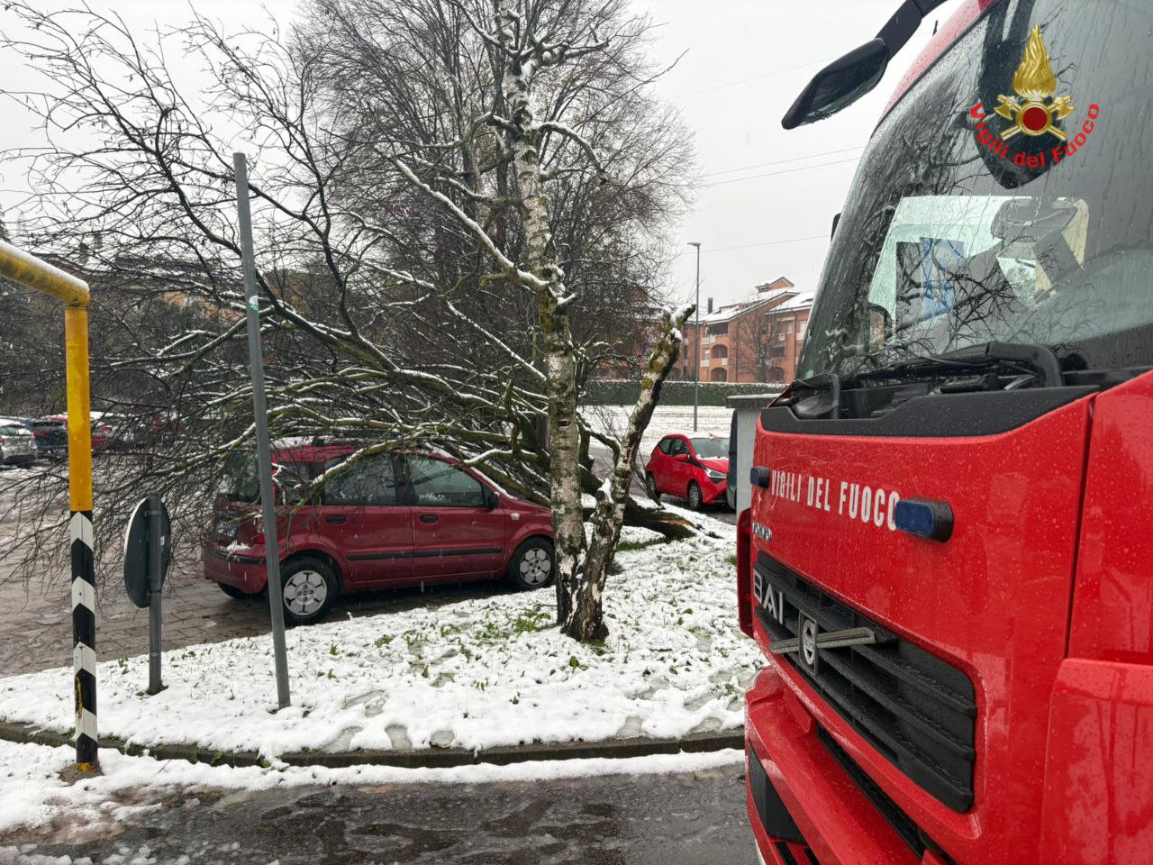 Neve nel Lecchese, diversi interventi dei Vigili del fuoco