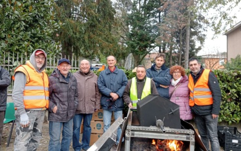 Una torta per sostenere la Pro Loco dopo il crollo in magazzino