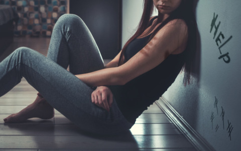 Drogava donne conosciute su app di incontri e poi le violentava: arrestato un 34enne