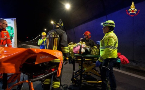 Esercitazione notturna nella galleria San Martino sulla SS36: simulato incidente con sostanze pericolose