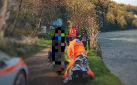 Cade nel fiume, soccorso e tratto in salvo dai Vigili del fuoco