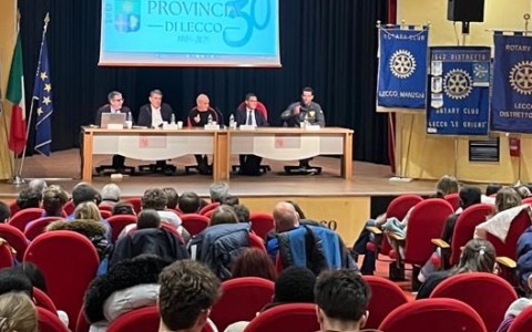 La “Staffetta della pace” fa tappa a Lecco in vista delle Olimpiadi 2026