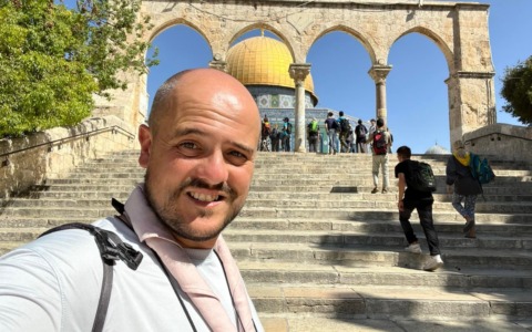 Nuovo libro per don Manuel Belli, il «parroco imbruttito» con 50mila follower su YouTube