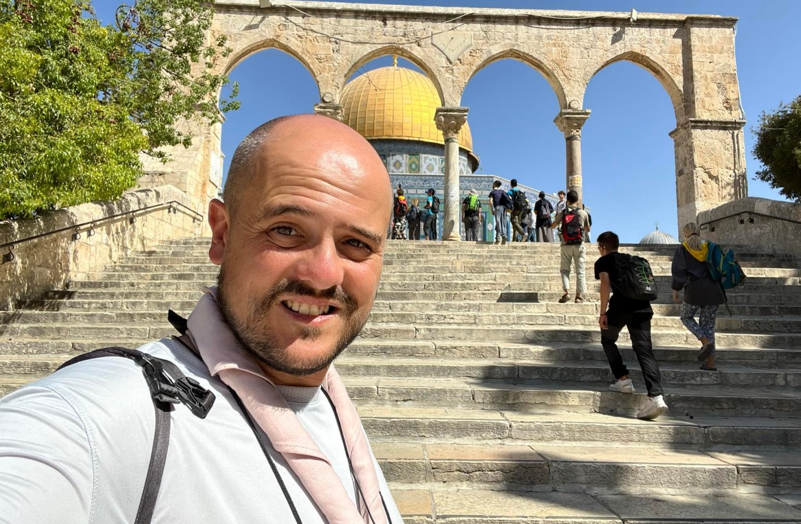 Nuovo libro per don Manuel Belli, il «parroco imbruttito» con 50mila follower su YouTube