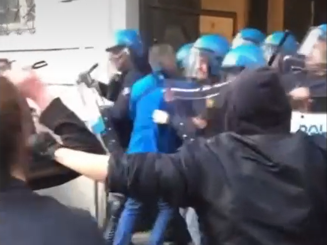 Assalto al municipio di Lecco, il Prc: “La responsabilità è di chi ha consentito lo svolgimento della commemorazione fascista”