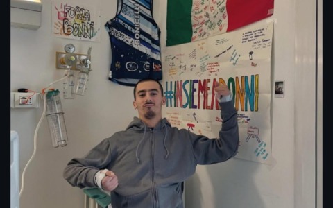 Dopo il grave infortunio Lorenzo Bonicelli saluta i fan sui social: “Insieme a voi”