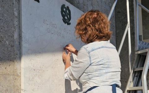 Suisio, restaurate le lapidi che riportano incisi i nomi dei caduti in guerra