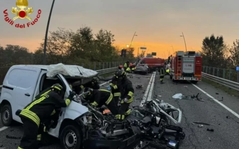 Tragedia in Bergamasca: due morti e 4 feriti in un incidente