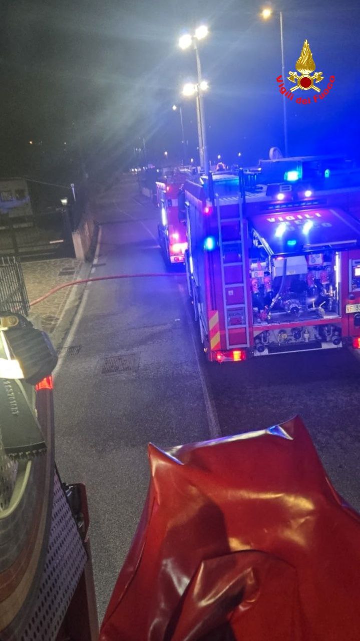 Incendio canna fumaria, intervento dei Vigili del fuoco