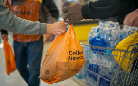 Lecco non si ferma: 78 tonnellate di alimenti donati nella Giornata Nazionale della Colletta