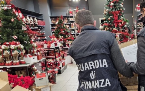 Maxi sequestro della Guardia di Finanza: via dal mercato oltre 200mila prodotti pericolosi o contraffatti