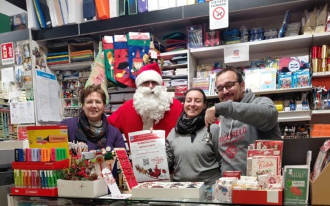 Babbo Natale porta i doni ai bambini di Olgiate