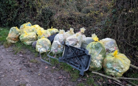 Volontari in campo per ripulire il Parco del Camandellino, il grazie del sindaco