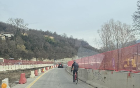 Superstrada o pista ciclabile? Natale tra ironia e pericoli sulla Statale 36