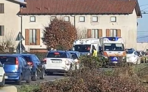 Scontro tra due auto sulla provinciale, un ferito in condizioni serie