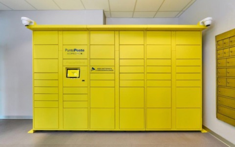 Spedire e ritirare i pacchi in autonomia: in città è arrivato il locker di Poste Italiane