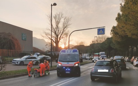 Investita in bicicletta, donna in gravi condizioni