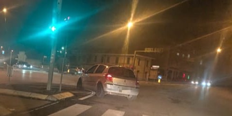 Finto tamponamento al semaforo, truffa sventata dalla vittima