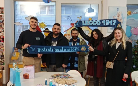 Natale bluceleste: sorrisi e colori per i bambini del Manzoni