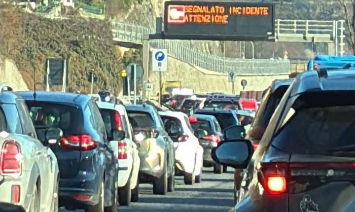 Ennesimo sinistro sulla Ss36: tamponamento tra Suello e Civate