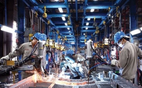 Lecco: crescita di produzione e fatturato industriale, segnali contrastanti su ordini e occupazione